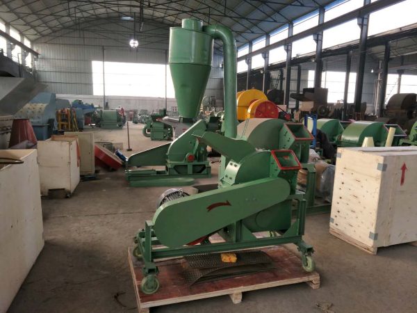 Electric or diesel type wood crusher machine